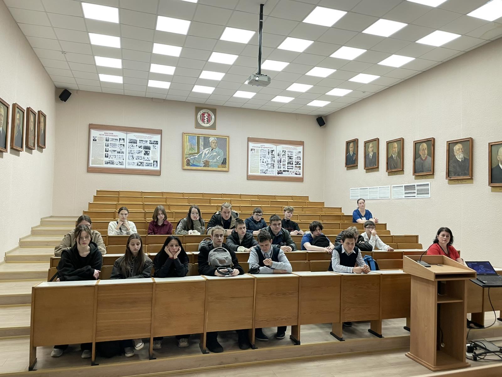 15.05.2025 в рамках профориентационной работы в 10 й ГКБ прошёл День открытых дверей 02