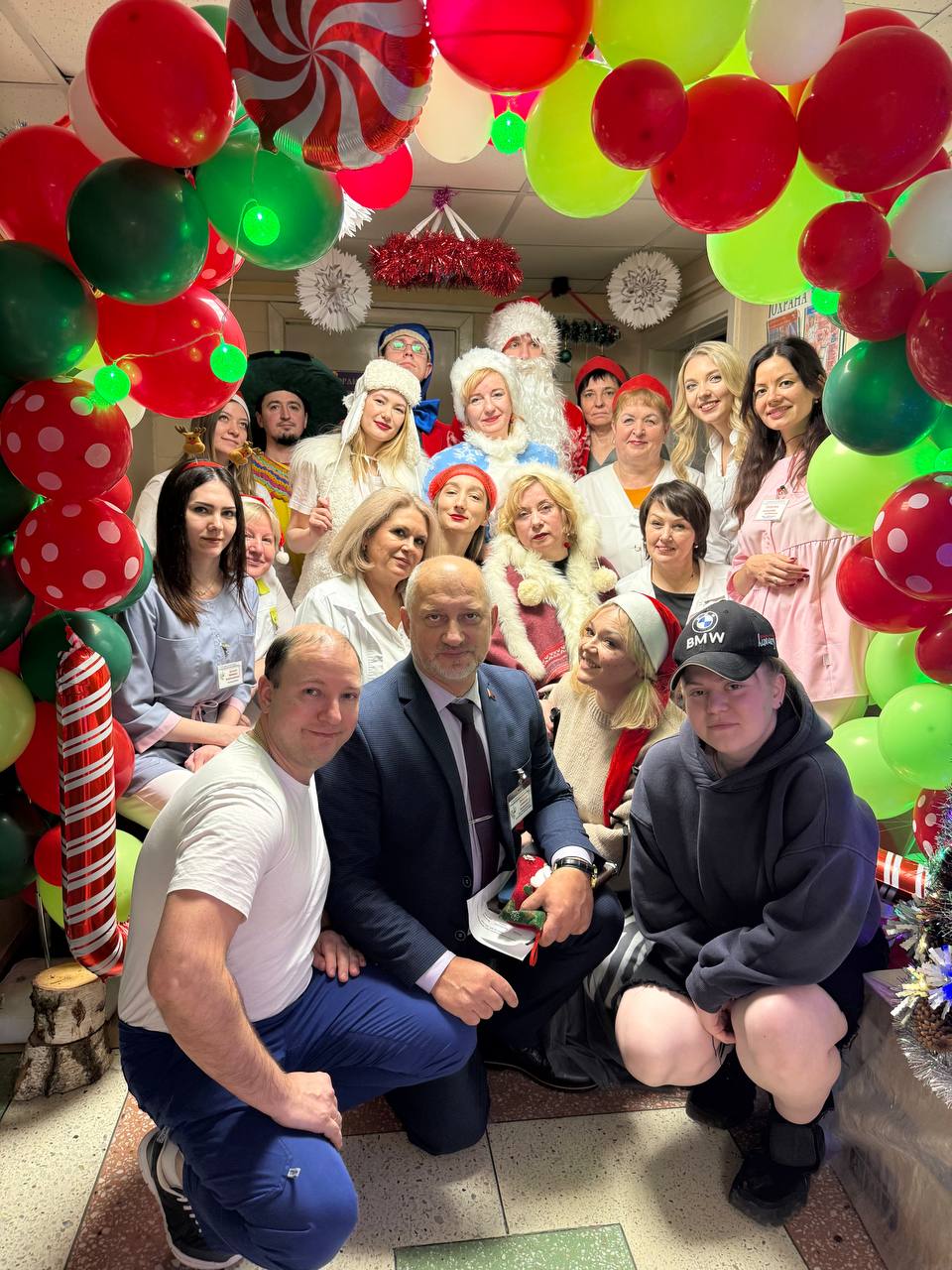 в преддверии нового года и рождества конкурс на лучшее украшение отделения 02